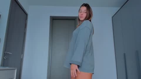 Snapshot of eleonora_linn_ chatting on February 2025 04:21:01 AM Eleonora online show from February 2025 04:21:01 AM