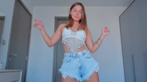 Snapshot of eleonora_linn_ chatting on February 2025 09:16:01 AM Eleonora online show from February 2025 09:16:01 AM