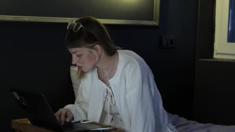 Snapshot of eleonora_linn_ chatting on September 2025 02:28:02 PM Eleonora online show from September 2025 02:28:02 PM