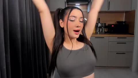 Snapshot of eleonora_linn_ chatting on January 2026 12:11:01 PM Eleonora online show from January 2026 12:11:01 PM