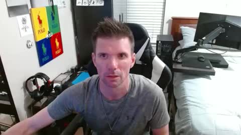 Snapshot of elevatetlb chatting on April 2026 01:28:02 AM Walker online show from April 2026 01:28:02 AM