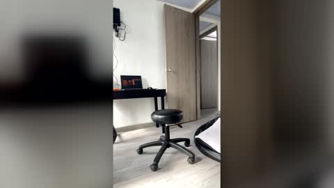 Snapshot of elferjuan1310 chatting on May 2026 02:01:02 PM elferjuan1310 online show from May 2026 02:01:02 PM