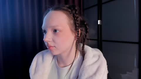 Ella online show from December 2024 10:02:01 AM