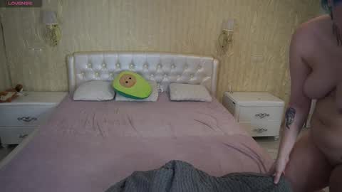 Luna online show from November 2025 10:10:01 PM