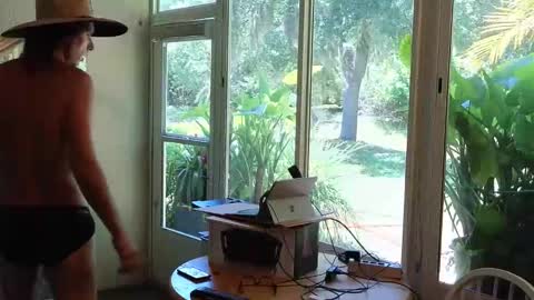 Snapshot of eliberator chatting on May 2026 06:48:02 PM eliberator online show from May 2026 06:48:02 PM