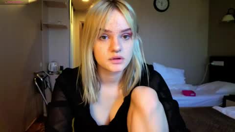 elieiza_xo online show from June 2026 11:12:02 AM