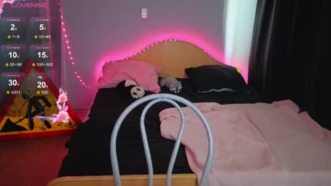 elieiza_xo online show from June 2026 10:09:01 AM