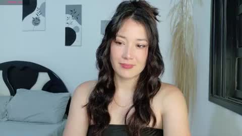 eliiih_ online show from June 2026 08:33:02 PM