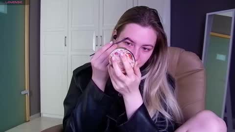 Elina online show from September 2025 01:06:02 AM