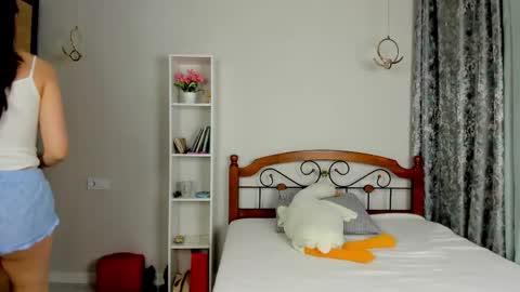 Snapshot of elina_syui chatting on May 2026 04:01:02 PM CutieJune online show from May 2026 04:01:02 PM