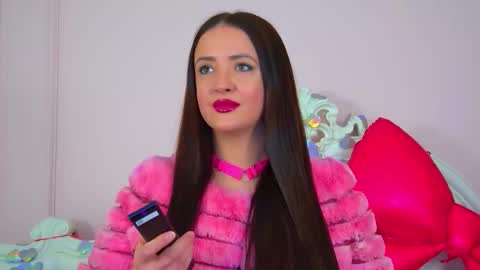 Snapshot of elinabellucci chatting on February 2026 06:09:02 AM ElinaBellucci online show from February 2026 06:09:02 AM