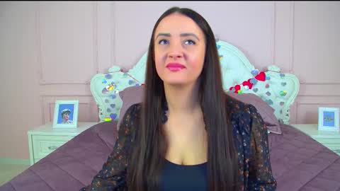 Snapshot of elinabellucci chatting on February 2026 04:30:01 AM ElinaBellucci online show from February 2026 04:30:01 AM