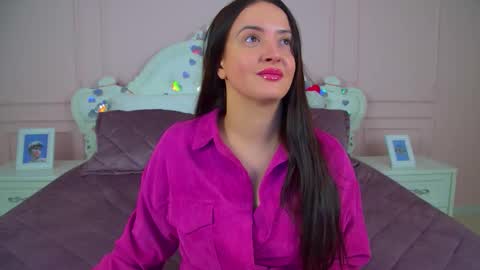 Snapshot of elinabellucci chatting on February 2026 04:41:02 AM ElinaBellucci online show from February 2026 04:41:02 AM