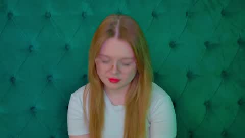elinavale online show from April 2026 05:15:02 PM