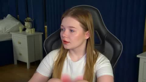 elinavale online show from May 2026 05:08:01 PM