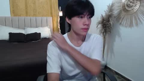 Snapshot of elio_collem chatting on November 2025 01:36:01 AM ELIO online show from November 2025 01:36:01 AM