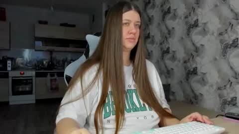 Snapshot of elisa_kollin chatting on November 2025 10:04:01 AM Aletta Oushen online show from November 2025 10:04:01 AM