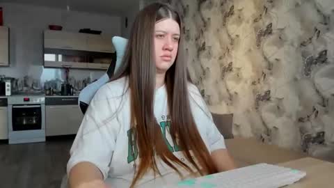 Snapshot of elisa_kollin chatting on November 2025 09:31:02 AM Aletta Oushen online show from November 2025 09:31:02 AM