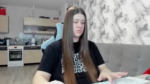 Snapshot of elisa_kollin chatting on November 2025 10:19:01 AM Aletta Oushen online show from November 2025 10:19:01 AM