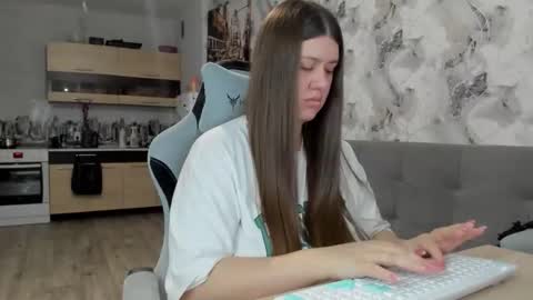 Snapshot of elisa_kollin chatting on December 2025 01:49:01 PM Aletta Oushen online show from December 2025 01:49:01 PM