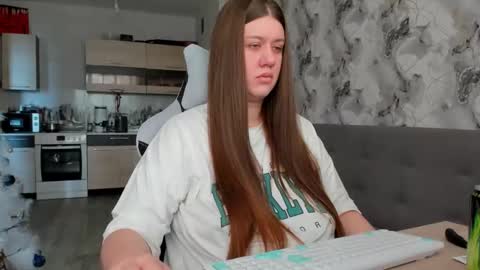 Snapshot of elisa_kollin chatting on December 2025 07:14:02 AM Aletta Oushen online show from December 2025 07:14:02 AM