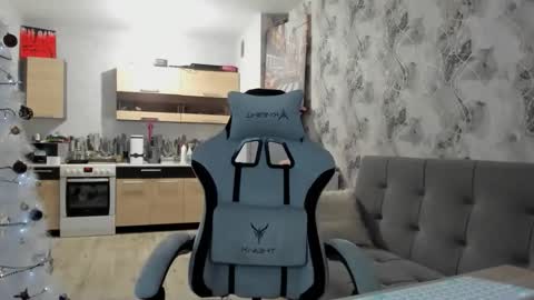 Snapshot of elisa_kollin chatting on December 2025 10:24:01 AM Aletta Oushen online show from December 2025 10:24:01 AM