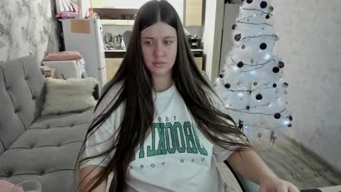 Snapshot of elisa_kollin chatting on January 2026 05:27:02 PM Aletta Oushen online show from January 2026 05:27:02 PM