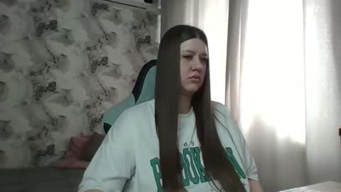 Snapshot of elisa_kollin chatting on February 2026 07:08:02 AM Aletta Oushen online show from February 2026 07:08:02 AM