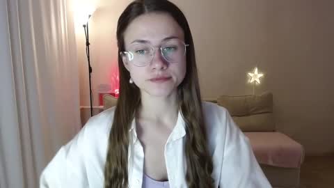 Snapshot of eliscuteblonde chatting on December 2024 06:16:01 PM Elis online show from December 2024 06:16:01 PM