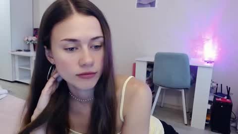 Snapshot of eliscuteblonde chatting on September 2025 02:44:02 AM Elis online show from September 2025 02:44:02 AM