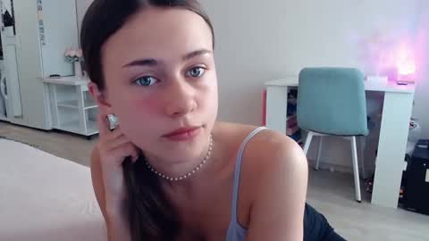 Snapshot of eliscuteblonde chatting on October 2025 04:48:02 AM Elis online show from October 2025 04:48:02 AM