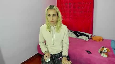 Snapshot of elisdarling chatting on January 2026 05:18:02 PM elisdarling online show from January 2026 05:18:02 PM