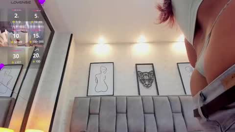 Snapshot of elise_leyton chatting on February 2025 03:54:02 PM ELISE LEYTON online show from February 2025 03:54:02 PM