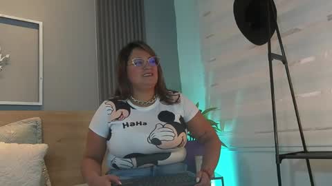 Snapshot of eliseplayboobs chatting on May 2026 05:10:01 PM Elise Play Boobs online show from May 2026 05:10:01 PM