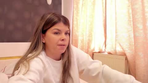 Elly online show from March 2026 10:04:02 AM