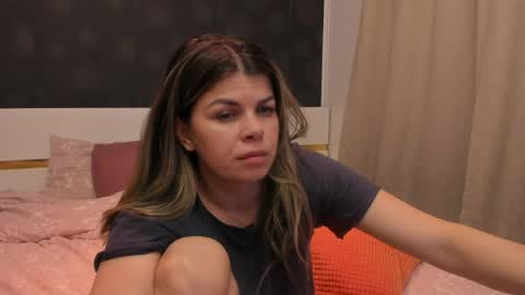 Elly online show from April 2026 07:14:01 PM