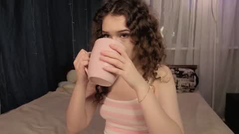 Snapshot of elishahemrich chatting on July 2026 07:45:01 PM Shakira online show from July 2026 07:45:01 PM