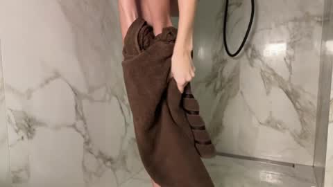 Snapshot of elisonnina chatting on January 2025 01:17:01 AM Nina online show from January 2025 01:17:01 AM