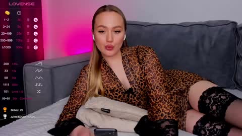 Eliss  online show from February 2025 05:30:01 PM