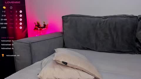 Eliss  online show from February 2025 12:19:01 PM