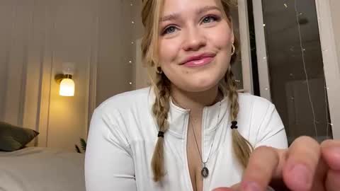 Snapshot of elixiirr chatting on December 2025 07:21:01 PM Stephanie online show from December 2025 07:21:01 PM