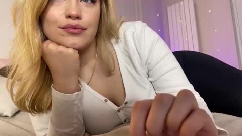 Snapshot of elixiirr chatting on December 2025 06:59:02 PM Stephanie online show from December 2025 06:59:02 PM