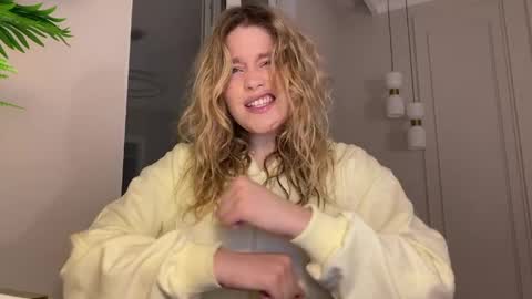 Snapshot of elixiirr chatting on April 2026 09:35:01 PM Stephanie online show from April 2026 09:35:01 PM