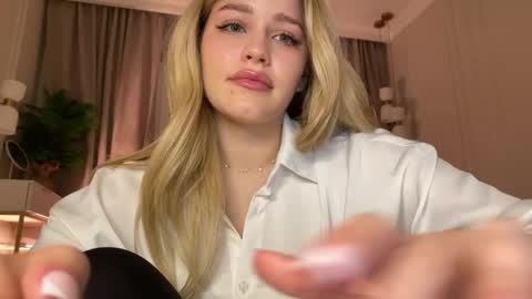Stephanie online show from April 2026 09:42:01 PM