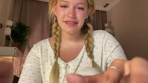 Stephanie online show from May 2026 08:49:01 PM