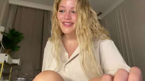 Stephanie online show from May 2026 07:09:02 PM