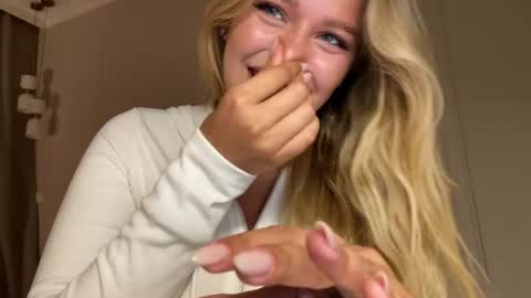 Stephanie online show from May 2026 07:53:02 PM