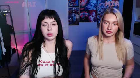 Ari online show from October 2025 01:43:02 PM