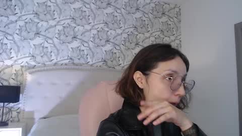 Eliza online show from November 2025 07:12:01 PM