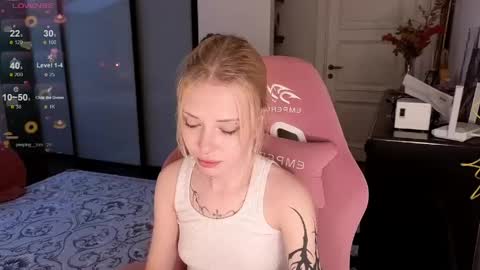 Snapshot of eliza_sadcat chatting on May 2026 06:05:01 PM Elizabeth online show from May 2026 06:05:01 PM